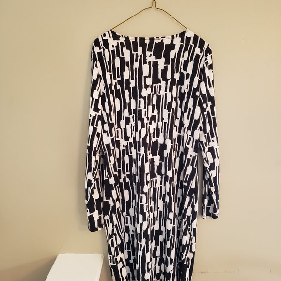 Jesse R black and white pattern dress - Picture 2 of 3